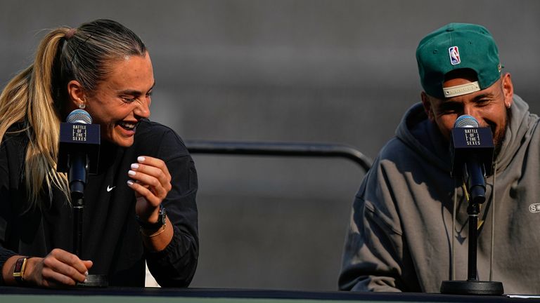 Aryna Sabalenka e Nick Kyrgios em conferência de imprensa. Foto: AP