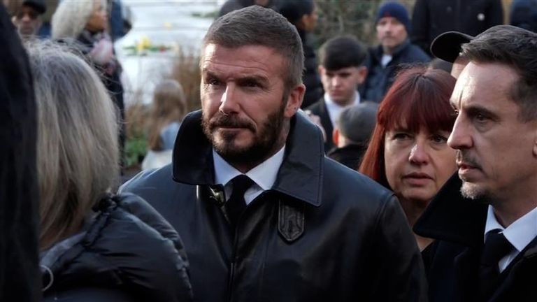 Famous faces like Liam Gallagher and David Beckham are among the mourners attending the funeral of Stone Roses bass player, Gary "Mani" Mounfield. 