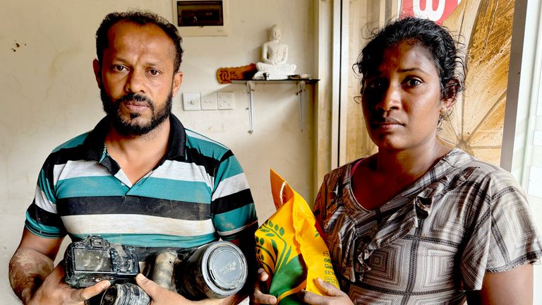 Ananda Wijebandara e sua esposa Chamilaka Dilrukshi