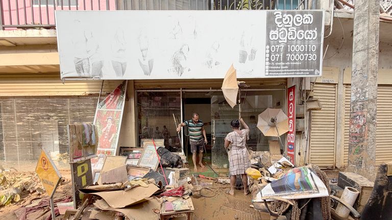 O estúdio estava coberto de lama.