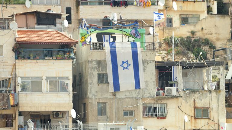 Doğu Kudüs'teki Filistin mahallesi Silwan'daki bir binada İsrailli yerleşimci bayrakları 
