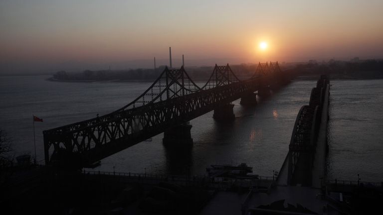 O rio Yalu que marca a fronteira entre a Coreia do Norte e a China. Foto: AP