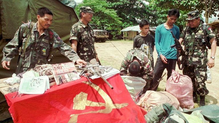 skynews-philippines-new-peoples-army_7117192.jpg?20251222041907