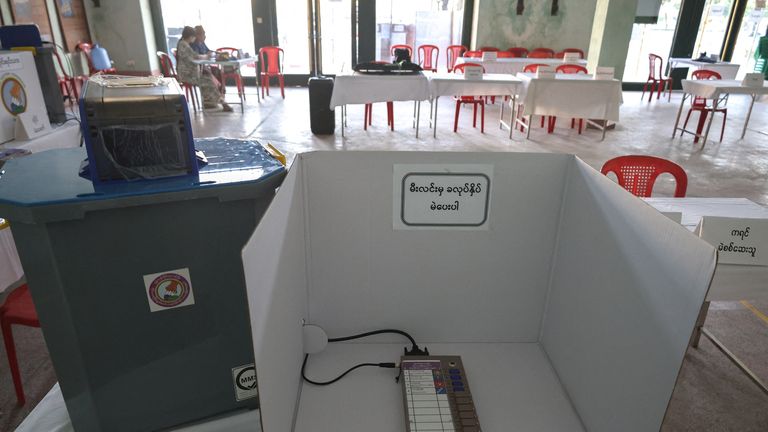 Os locais de votação já foram abertos. Foto: Reuters/Stringer