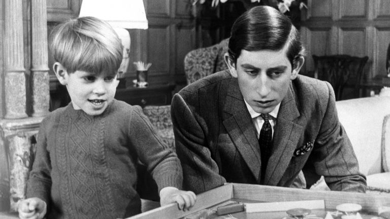 Prens Charles, şimdi Kral Charles III, Sandringham'da Prens Edward'la birlikte. Resim: PA