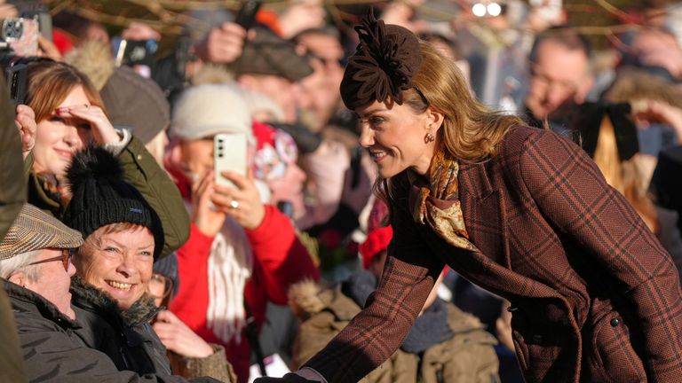 Galler Prensesi halkla buluşuyor. Resim: AP