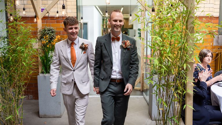 Simon ve kocası Nathan. Fotoğraf: Simon Burrows