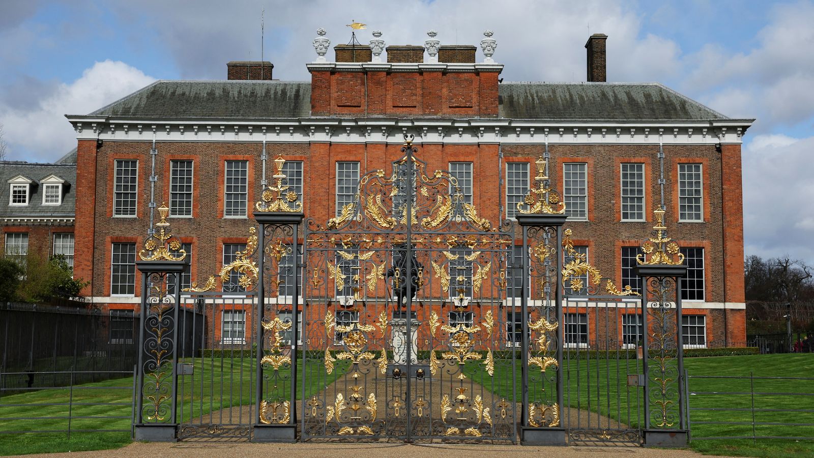 Man charged on suspicion of twice trespassing on grounds of Kensington Palace