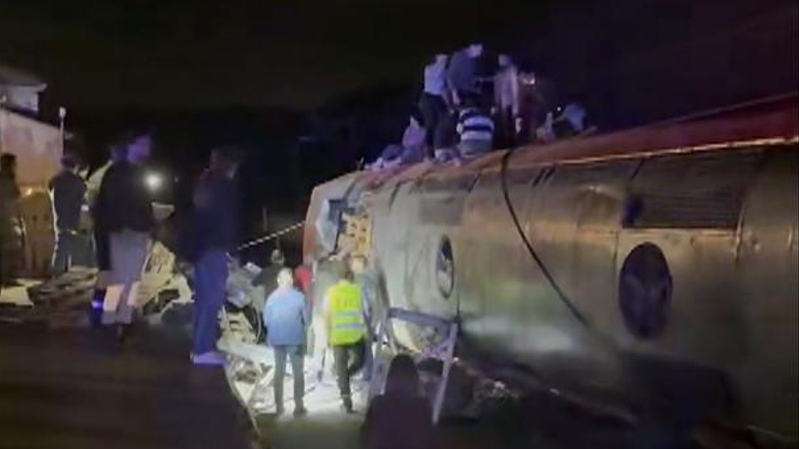 https://e3.365dm.com/26/01/1600x900/spain-train-derailment_7139247.jpg?20260118233933