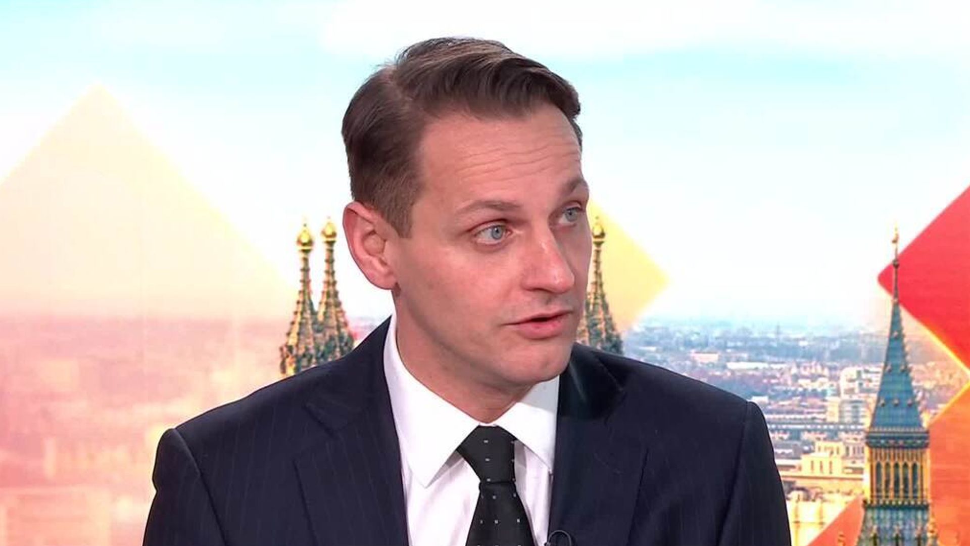 UK government refuses to say if US would be wrong to invade Greenland