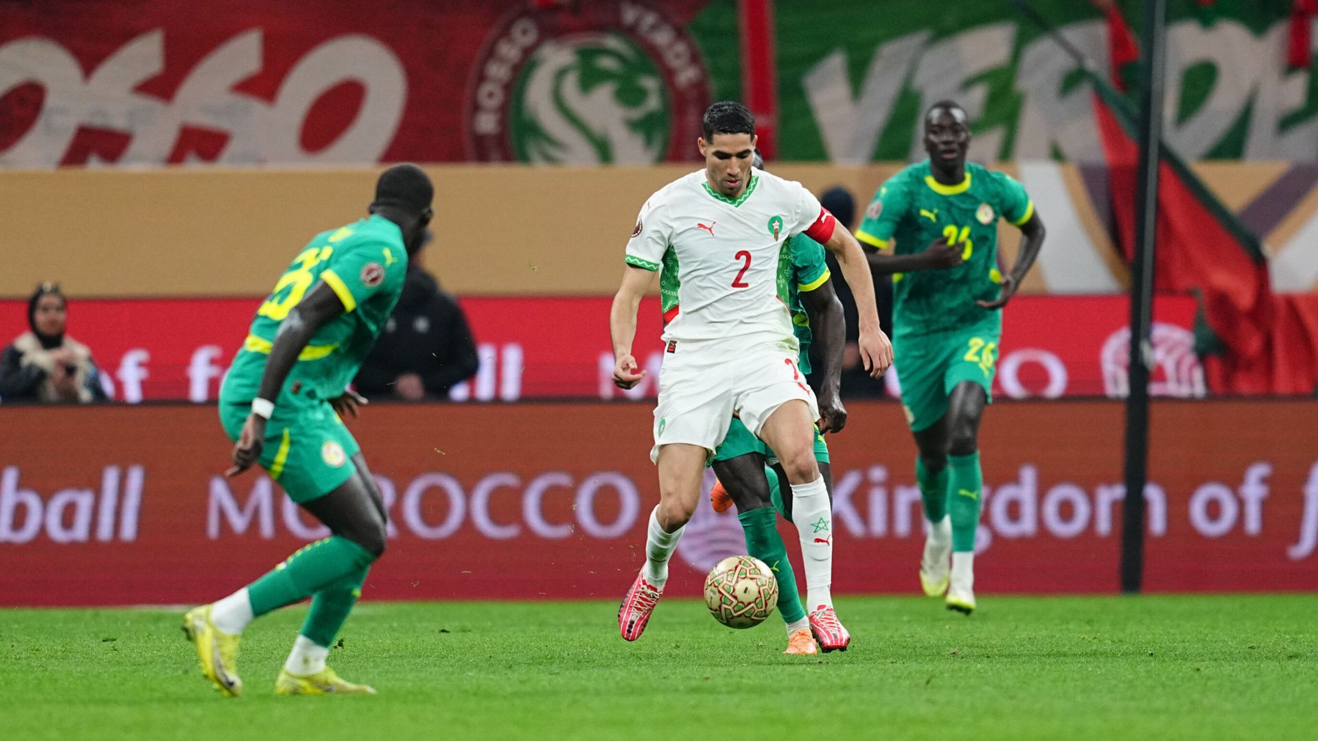 <a href='https://www.skysports.com/football/senegal-vs-morocco/live/526845' target='_blank'>Africa Cup of Nations: Players storm off pitch in protest during dramatic final</a>
