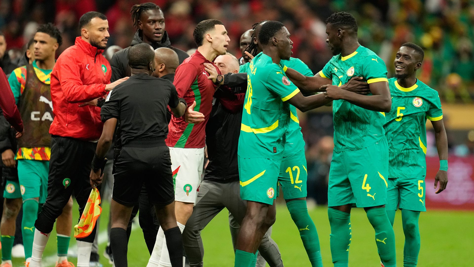 <a href='https://www.skysports.com/football/senegal-vs-morocco/live/526845' target='_blank'>Senegal win Africa Cup of Nations after players storm off pitch during dramatic final</a>