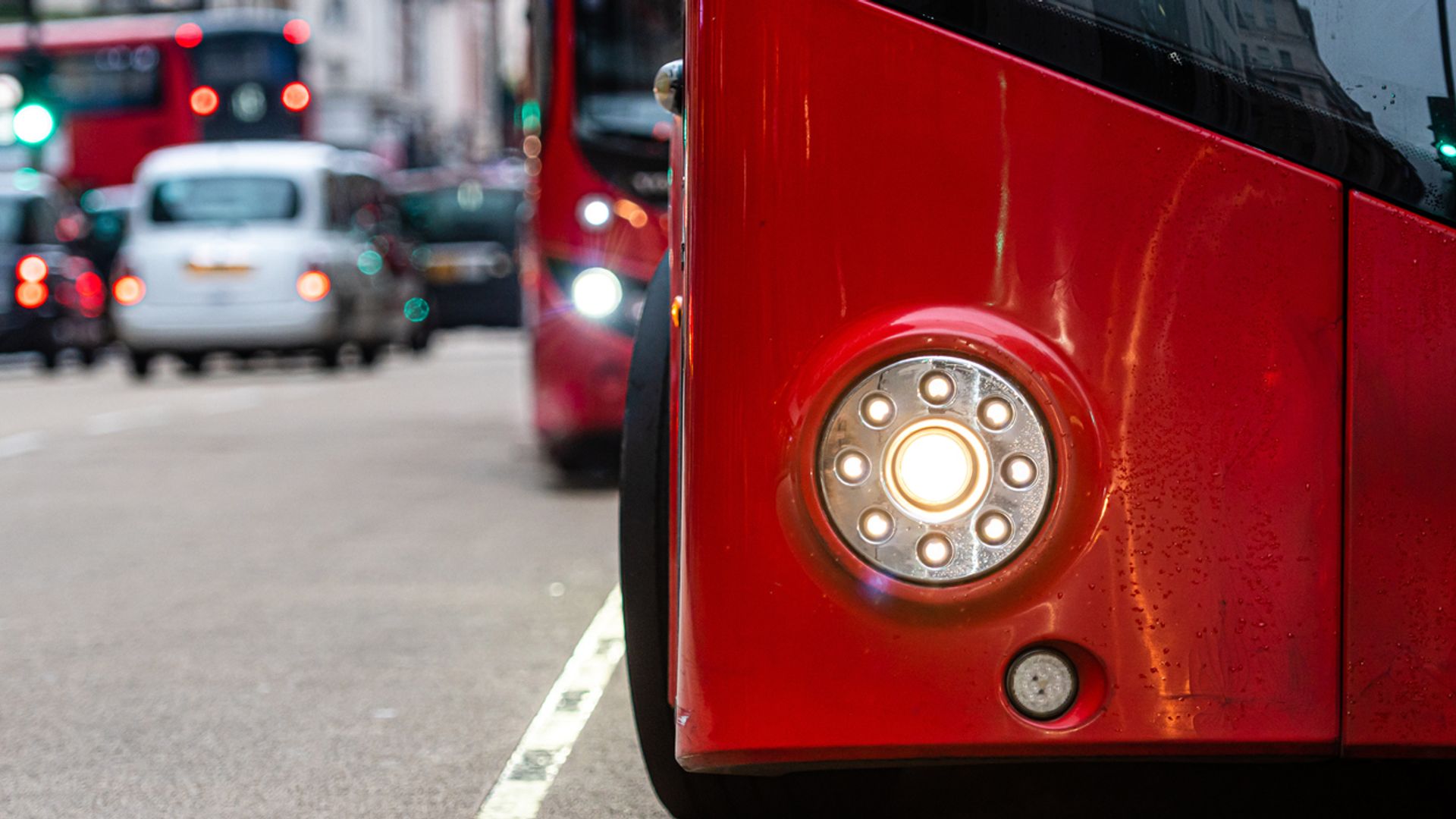 Bus driver sacked after chasing and knocking out man who stole passenger's necklace