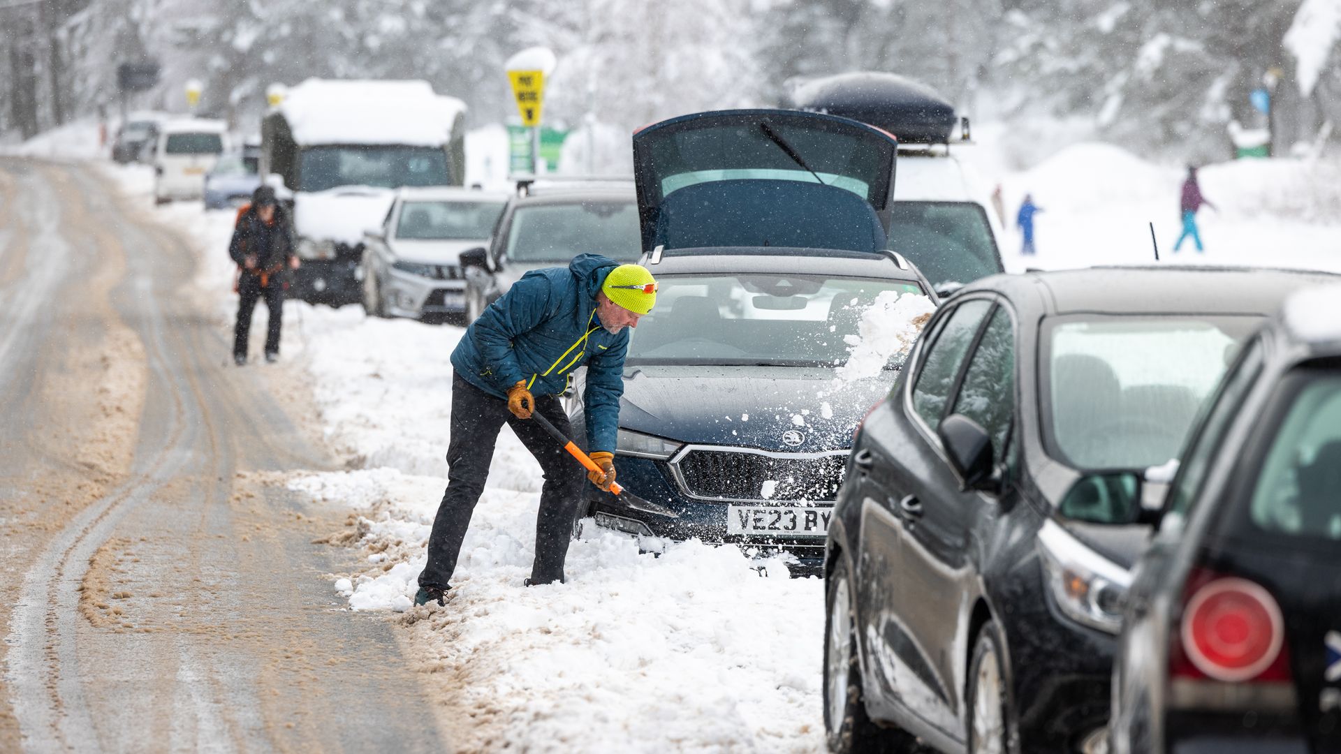 Weather warnings blanket Britain with Storm Goretti set to deliver up to 30cm of snow
