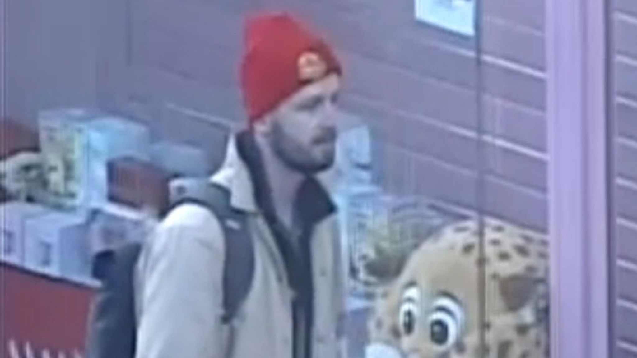 Police appeal for 'heroic' witness who stepped in to help three women