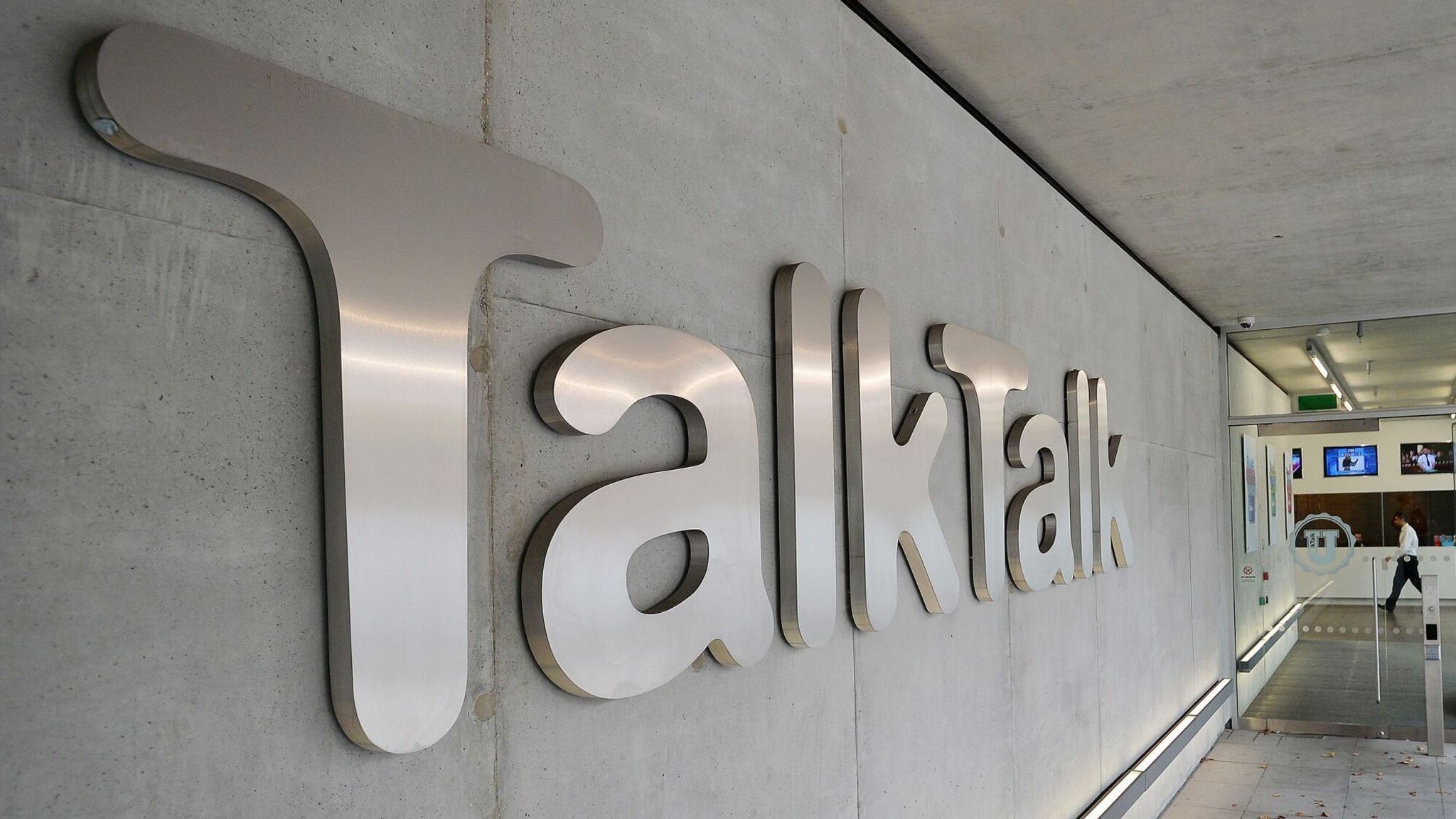 Talktalk BT strikes deal to rescue ailing broadband supplier TalkTalk | Money ...