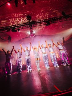 Hilton bows at the end of her Hollywood Palladium performance. Image: CinemaLive