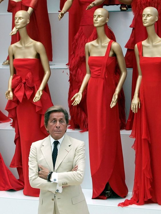 Valentino, 2007'deki bazı kreasyonlarıyla birlikte Fotoğraf: Reuters