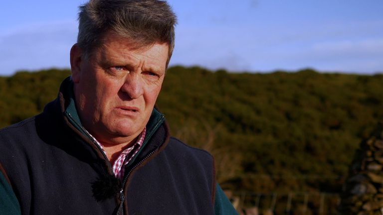 Cameron Crawford ailesinin yaşadığı sıkıntıyı anlatırken gözyaşlarını tutamadı