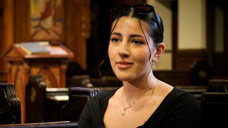 Chrissy George, TikTok'ta kilise hakkında soru soran mesajlar aldığını söylüyor