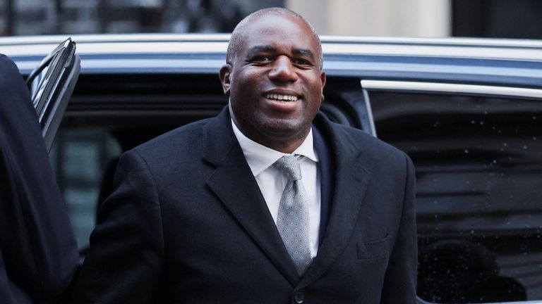 Lammy zastanawia się, w jaki sposób ukraińskie środki przeciw dronom mogłyby zapobiec zrzucaniu więzień w Wielkiej Brytanii. Fot: Reuters 