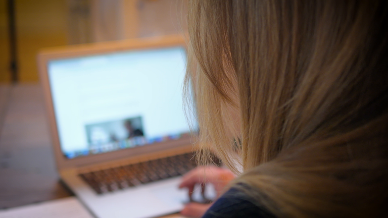 Kampanyacılar tüm okullarda akıllı telefonların tamamen yasaklanmasını savunuyorlar.