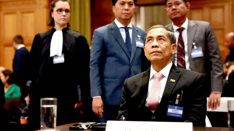 O representante de Mianmar, Ko Ko Hlaing, perante o tribunal. Foto: Reuters