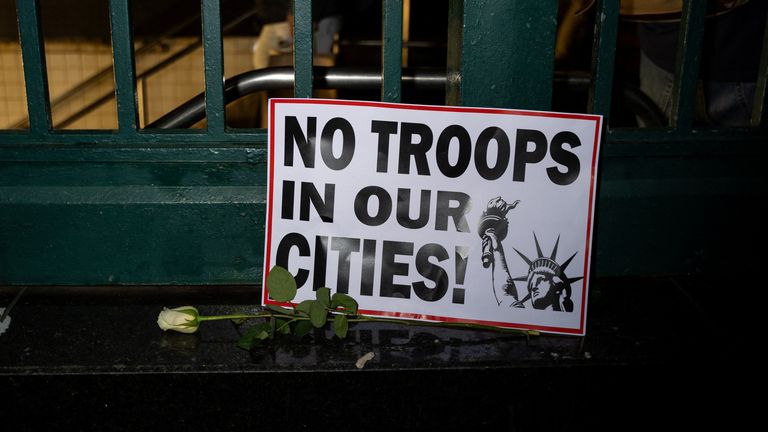 İnsanlar New York'ta ICE'yi protesto ediyor. Resim: Reuters