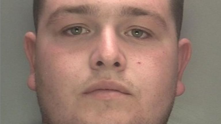 Jonny McDonald (hemen yukarıdaki resim) ve Brett Delaney, dolandırıcılık amaçlı komplo kurmak suçundan hapse atıldı. Resimler: Pensilvanya / Staffordshire Polisi