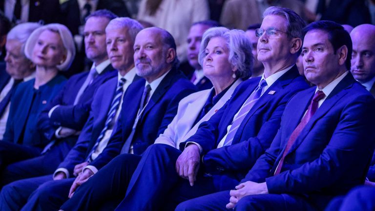 ABD elçisinin üyeleri Trump'ın Davos'taki konuşmasını dinliyor. Resim: Reuters