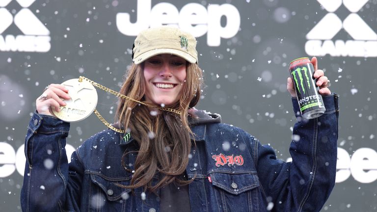 X Games galibi Mia Brookes snowboard kayak stili zaferini umut edecek. Resim: AP