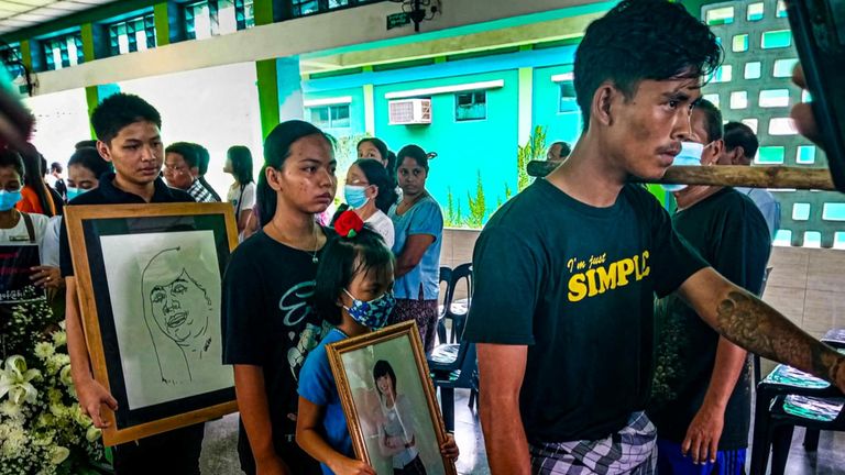 De begrafenis van studentendemonstrant Wutt Yee Aung, die in juli 2025 in de gevangenis stierf op een onbekende locatie in Myanmar. Afbeelding: Reuters