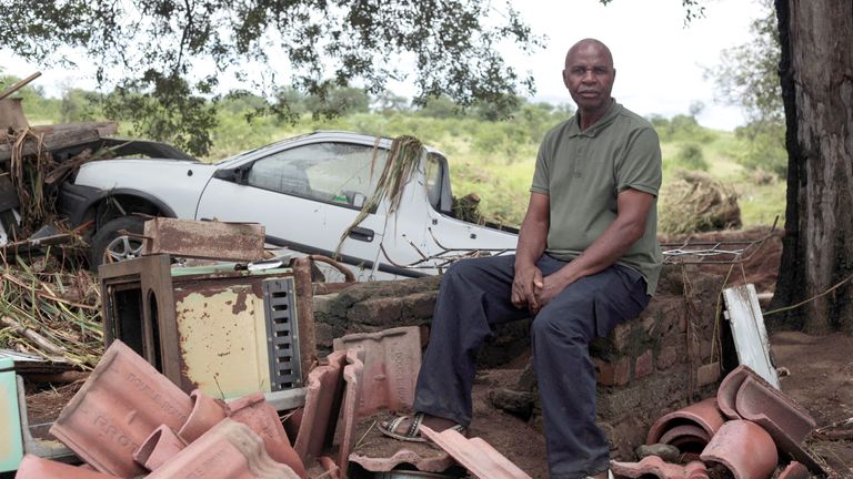 Wilson Mnisi po ulewnych deszczach w Limpopo. Fot: Reuters