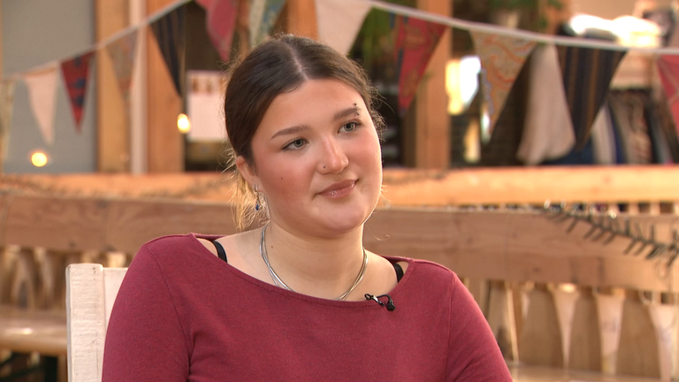 Flossie, ortaokula başladıktan sonraki üç ay içinde sert pornografiye maruz kaldığını söyledi