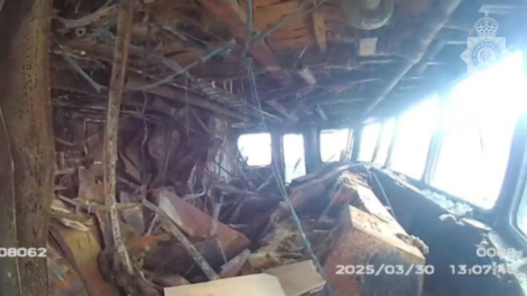 Uszkodzenia spowodowane pożarem na Solong. Zdjęcie: Policja w Humberside