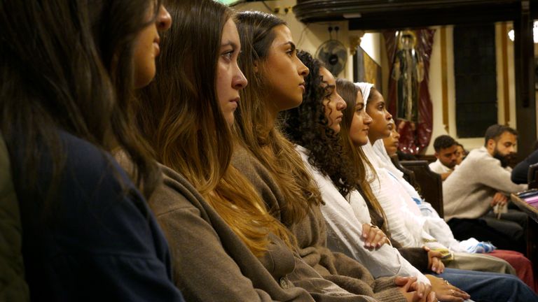 Bildirilen inançtaki artış kısmen sosyal medyaya atfedildi