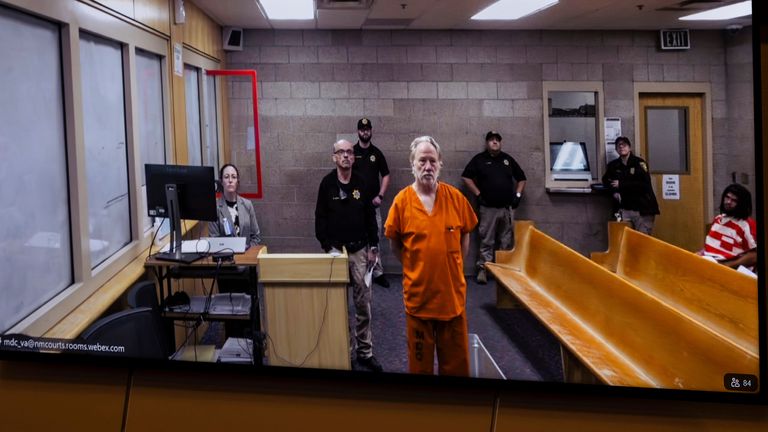 Busfield podczas środowego wystąpienia przed sądem