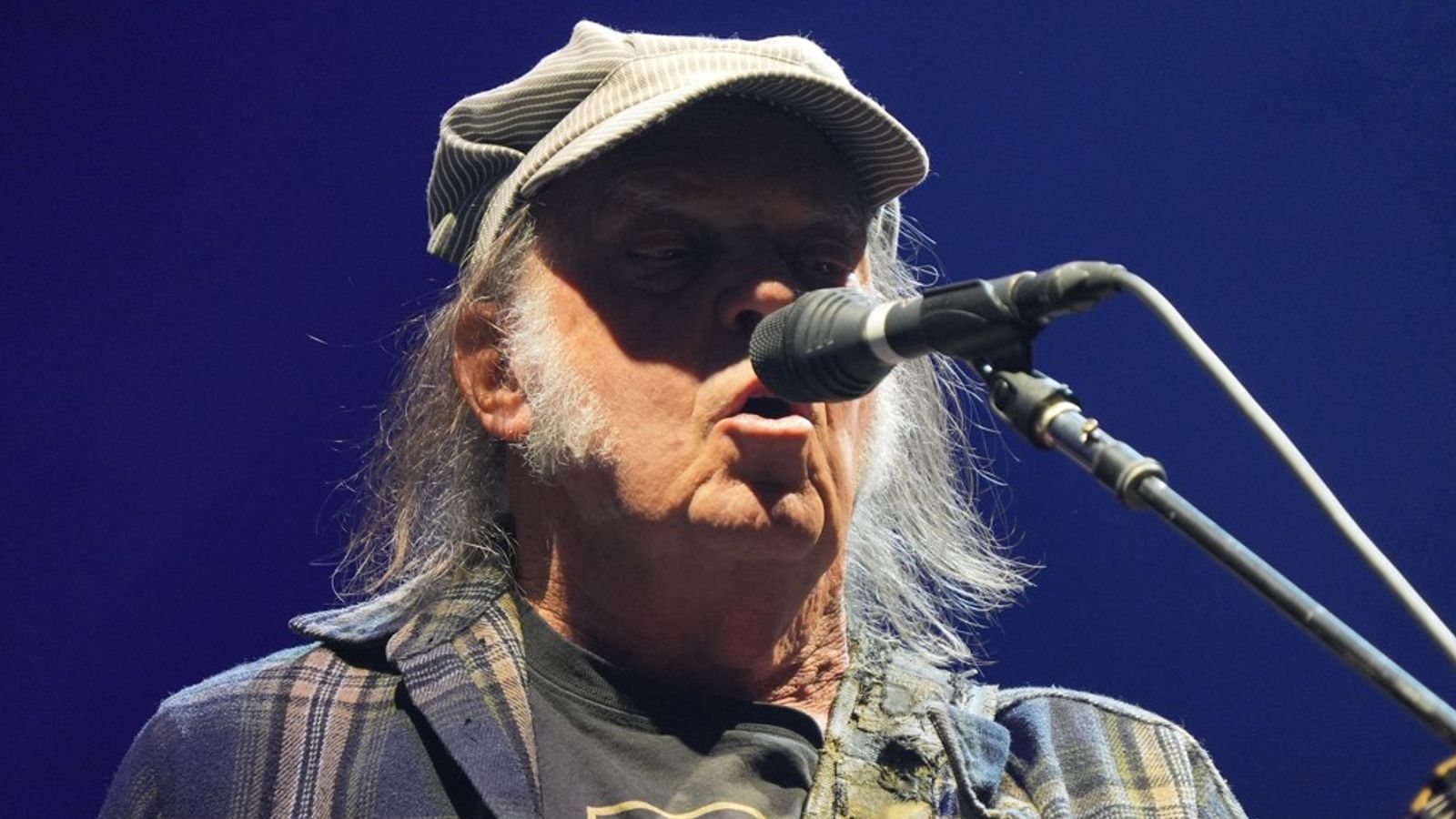 Neil Young cancels tour of UK and other Europe dates
