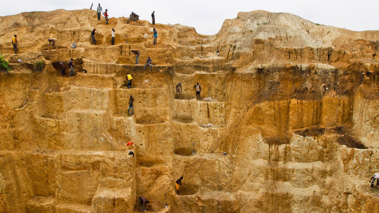 Toxic gas leak in Nigeria kills nearly 40 miners and leaves many more in hospital