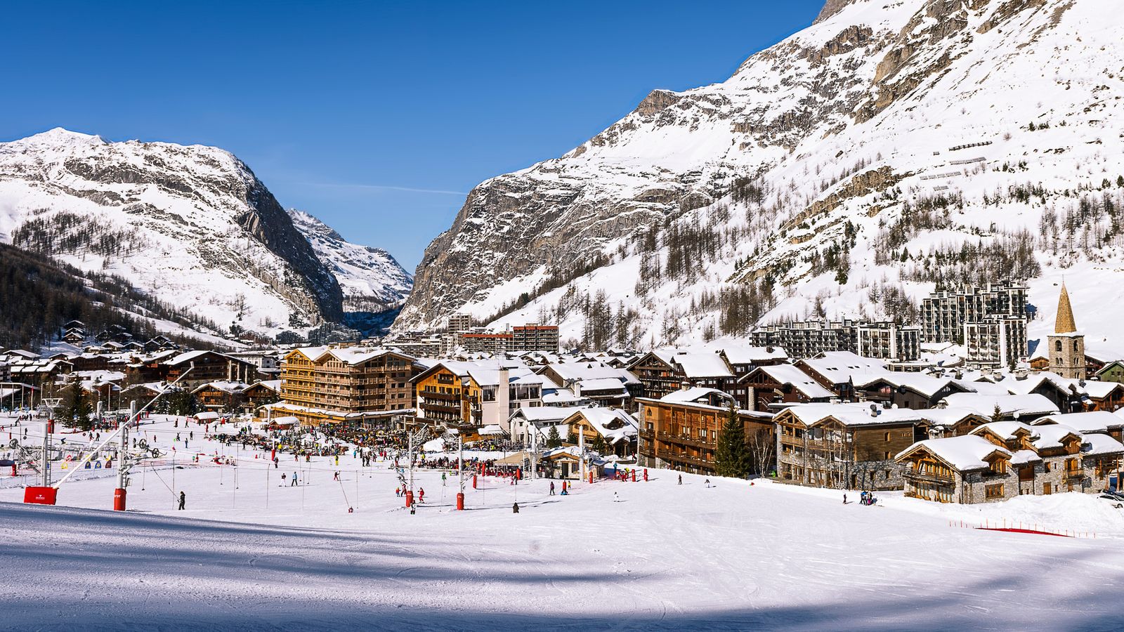 British skiers die in avalanche at popular resort