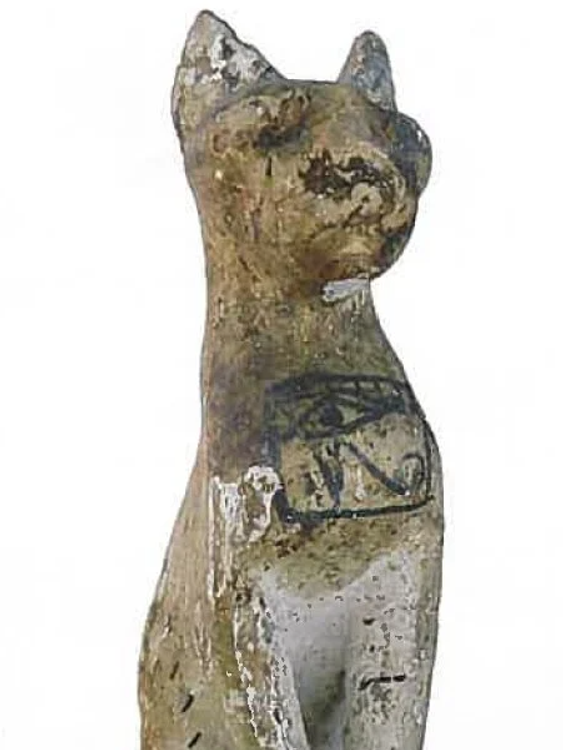 التمثال الخشبي للقطة، يُعتقد أنه يبلغ من العمر حوالي 2600 عام. صورة: شرطة كوينزلاند