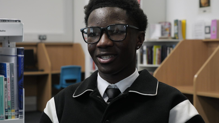 Caleb, çeşitli okumaların kendine olan inancını geliştirdiğini ekliyor