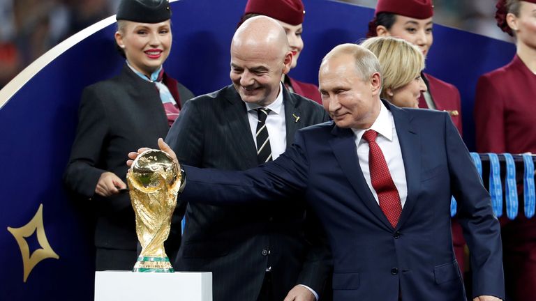 FIFA başkanı, Rus genç takımlarının Avrupa'da oynamasını görmek istediğini söyledi. Resim: Reuters