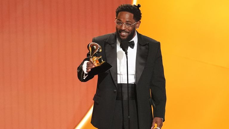 Kendrick Lamar, GNX'in en iyi rap albümü ödülünü aldı. Resim: AP/Chris Pizzello