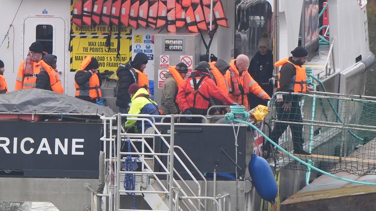 Poniedziałkowa przeprawa jest pierwszą od 19 stycznia, kiedy podróż przeszło 275 osób. Zdjęcie: PA