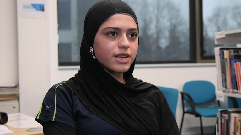 Bana, diğer öğrencilerin dünya hakkında daha fazla şey öğrenebileceğini belirtiyor