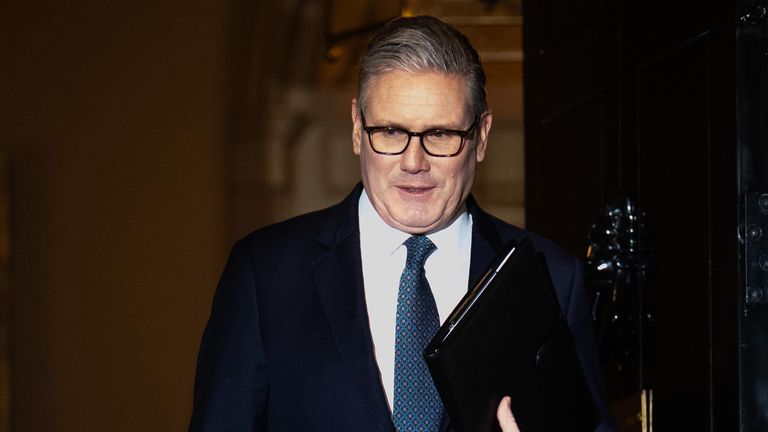 Starmer Defiantly Vows to Fight On Amid Mandelson Scandal Turmoil