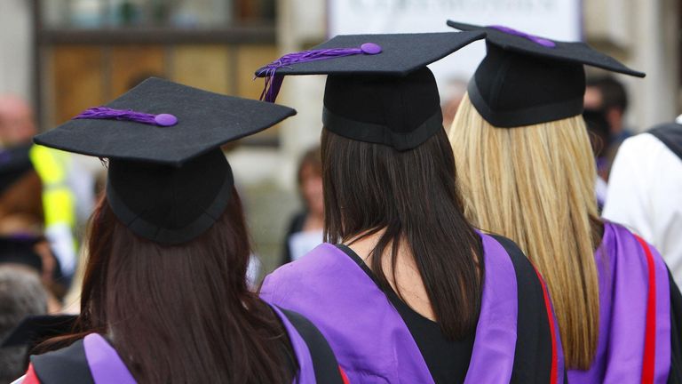 Starmer Pledges Fairer Student Loans After Badenoch's PMQs Challenge