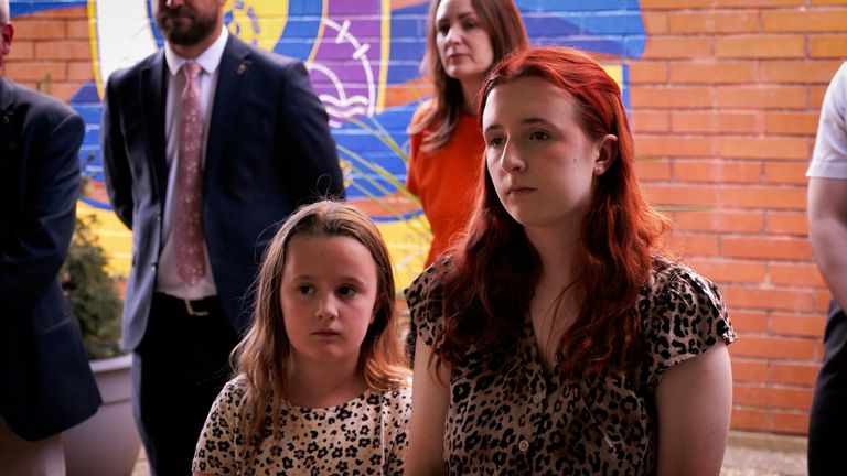 埃维·鲁德豪斯（右）和她的妹妹