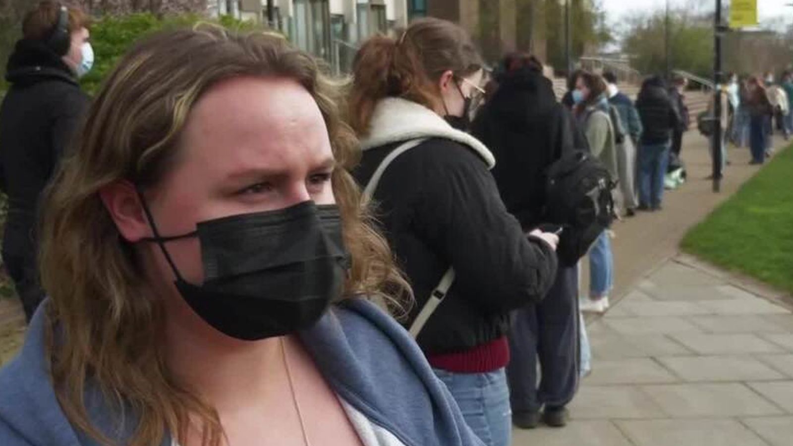 'Hundreds' queuing for meningitis antibiotics in Kent